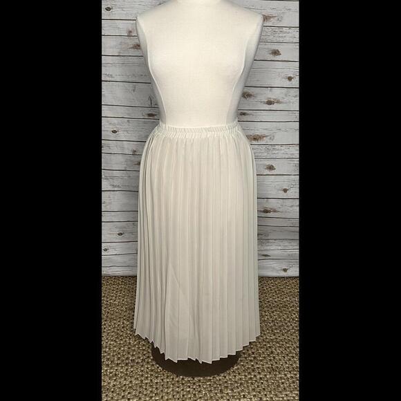 American Vintage Dresses & Skirts - Vintage preppy minimalist light academia cream pleated midi skirt  Size 16